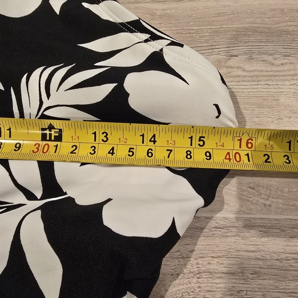 Lands' End Women's One-piece Swimsuit Size Medium Hawaiian Black White. - Picture 10 of 14